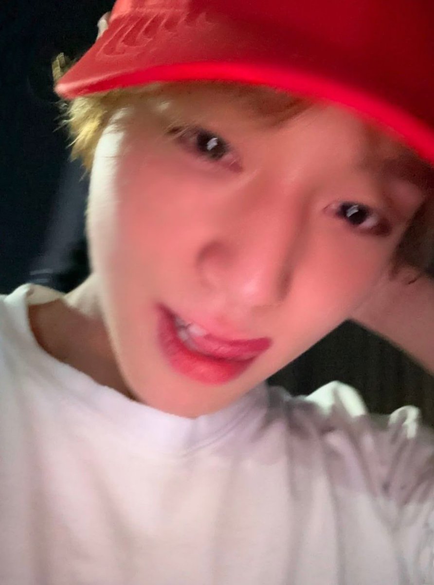 chisook_e's tweet photo. 박지훈 뒤에서 이렇게 열심히 레슬링배운거 아는사람
3개월등록하면 주는모자 야무지게 쓰고다닌거 아는사람
블루 블랙 레드 쓰리옵션있는데 레드 골른거 아는사람

아진짜웃음나와 https://t.co/lPqdAheZDU