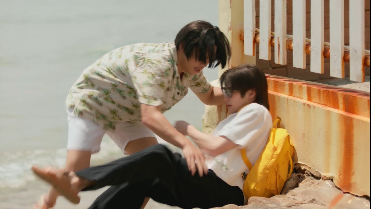 imormoru's tweet photo. สาม ไตรภพเขาคิดมาแล้วน้อง วิ่งหนีคนร้ายให้รอดตายคือต้องพาหลบมุม จบที่จูจุ๊บเหมือนซีนในละครหลังข่าว คนร้ายจะวิ่งผ่าน แล้วมองไม่เห็นทันที รับประกันรอดแน่นอนร้อยเปอร์เซ็น พระเอกส่วนใหญ่เขาทำแบบนี้กันทั้งนั้น พี่สามแม่งโคตรเท่ว่ะ ราชาเสือสุดๆ https://t.co/knGQy4Hlmj