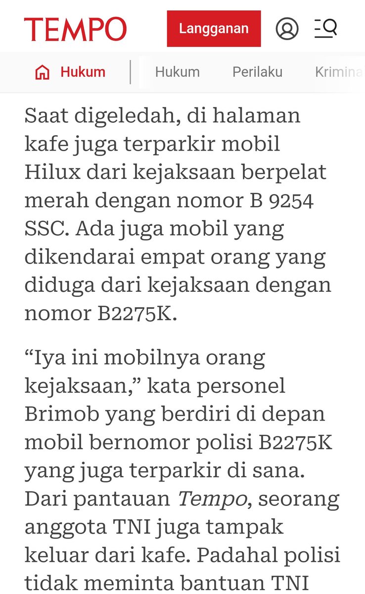 ruhulanakgaul's tweet photo. Rumah jaksa dijaga tentara. Biar gak ditangkap polisi karena bisnis cuci uang tambang batu bara yang bikin blackout listrik. Ini adalah sebuah plot cerita di negeri para bedebah. 

NGERIII... https://t.co/PDyK9jrnEs