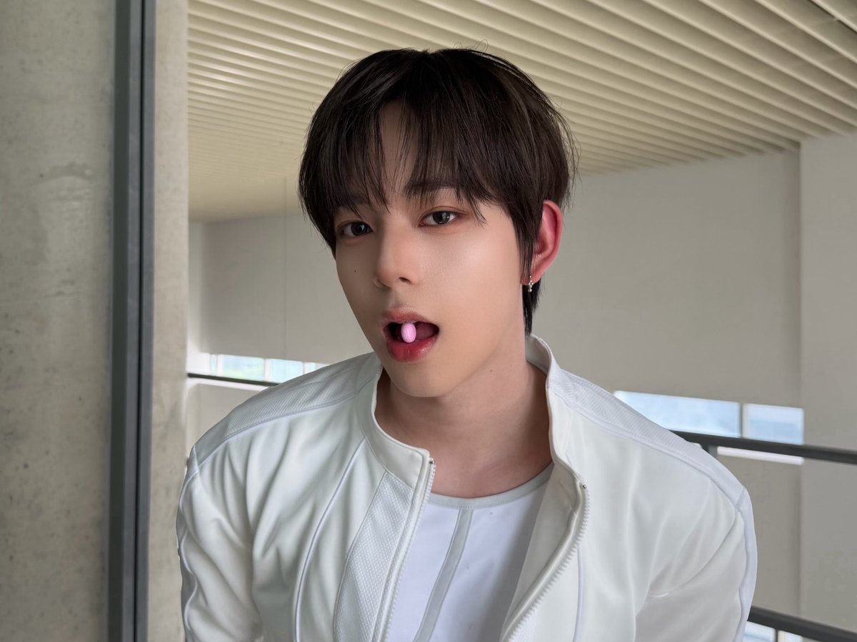 AHOF_official's tweet photo. Run to foha 😋

#AHOF #아홉
#CHIHEN #즈언 https://t.co/zLNmrBRPYo