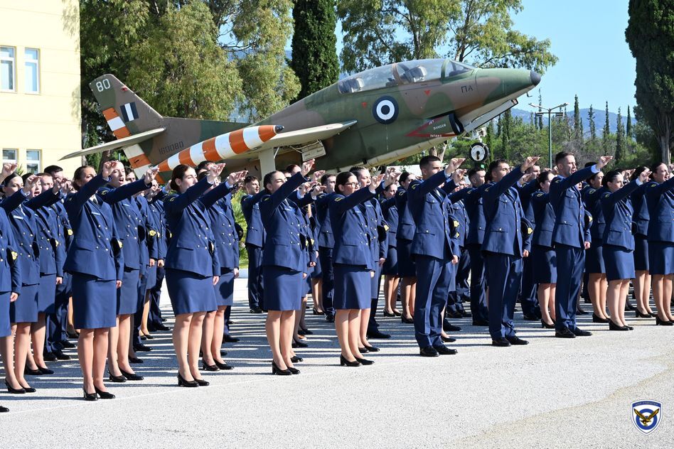 HAFspokesperson's tweet photo. Ορκωμοσία Νέων Σμηνιών &amp; Λοχιών 7ης Σειράς ΣΜΥΑ
➡️https://t.co/FhpI7UUmCV

#HAF #ΠολεμικήΑεροπορία #ΣΜΥΑ https://t.co/cT4rp4XuAG