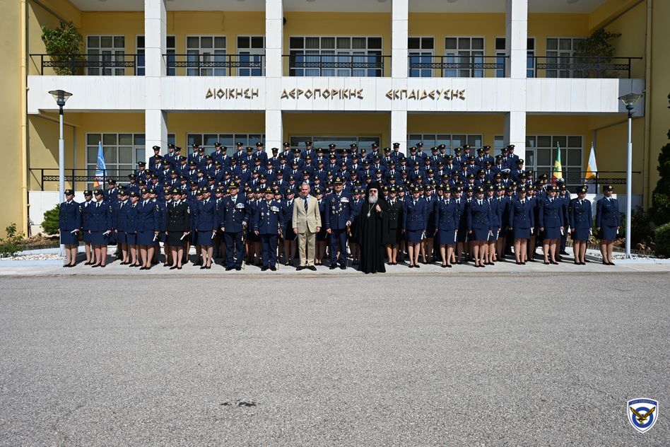 HAFspokesperson's tweet photo. Ορκωμοσία Νέων Σμηνιών &amp; Λοχιών 7ης Σειράς ΣΜΥΑ
➡️https://t.co/FhpI7UUmCV

#HAF #ΠολεμικήΑεροπορία #ΣΜΥΑ https://t.co/cT4rp4XuAG