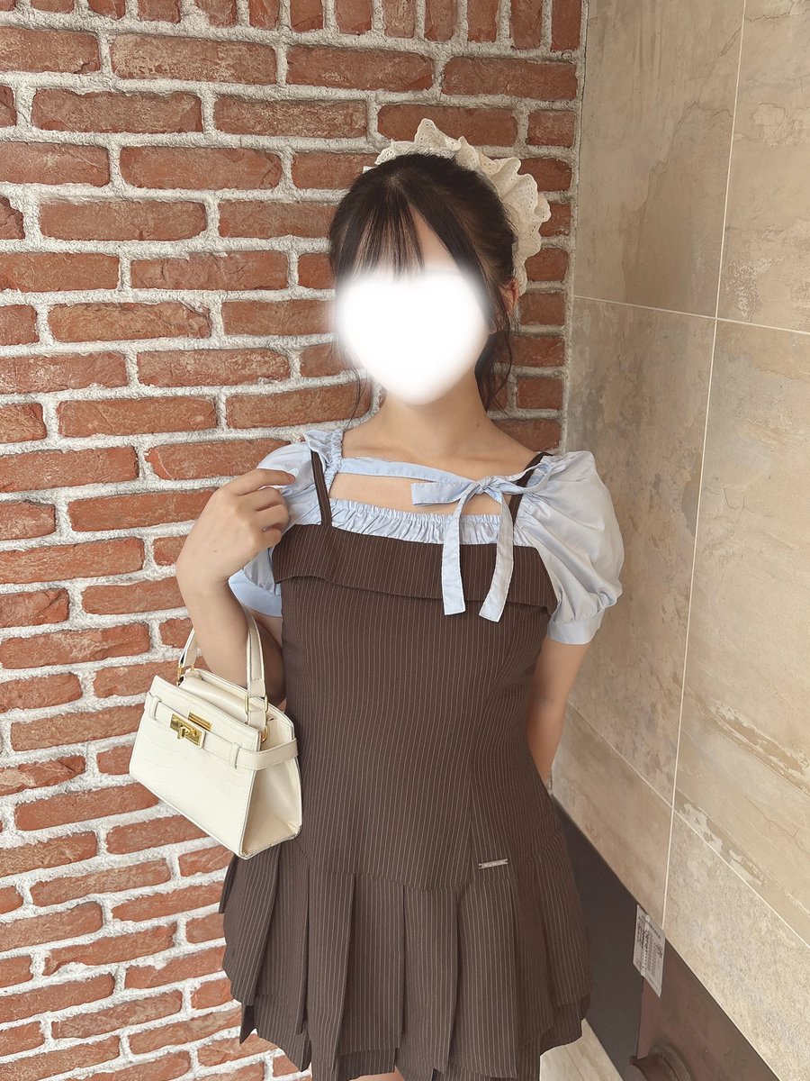 ai_rilly's tweet photo. 本日から先行予約スタートした新色の
ブラウンが大人な雰囲気で高みえすぎる🥂💕

チャコールカラーは、Theブルベさんにおすすめだけどブラウンはイエベ秋さんやブルベ冬さんに似合うカラーでワンランクアップしたコーデになるからブラウンカラーおすすめすぎる🎀

#Rillyemulie #リリーエミュリ https://t.co/2ojRFdhO1X