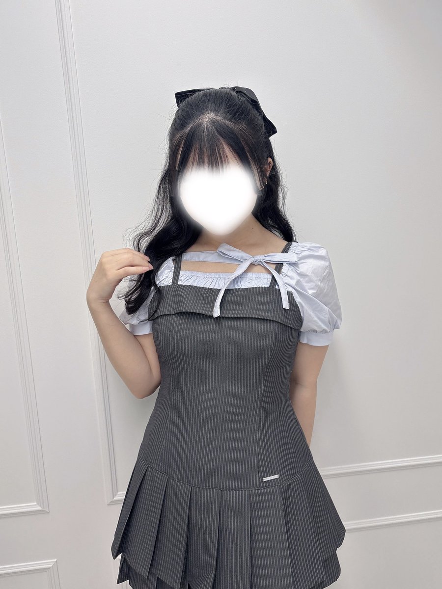 ai_rilly's tweet photo. 本日から先行予約スタートした新色の
ブラウンが大人な雰囲気で高みえすぎる🥂💕

チャコールカラーは、Theブルベさんにおすすめだけどブラウンはイエベ秋さんやブルベ冬さんに似合うカラーでワンランクアップしたコーデになるからブラウンカラーおすすめすぎる🎀

#Rillyemulie #リリーエミュリ https://t.co/2ojRFdhO1X