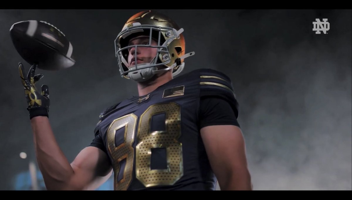 ND Uniform Tracker ☘️ tweet media