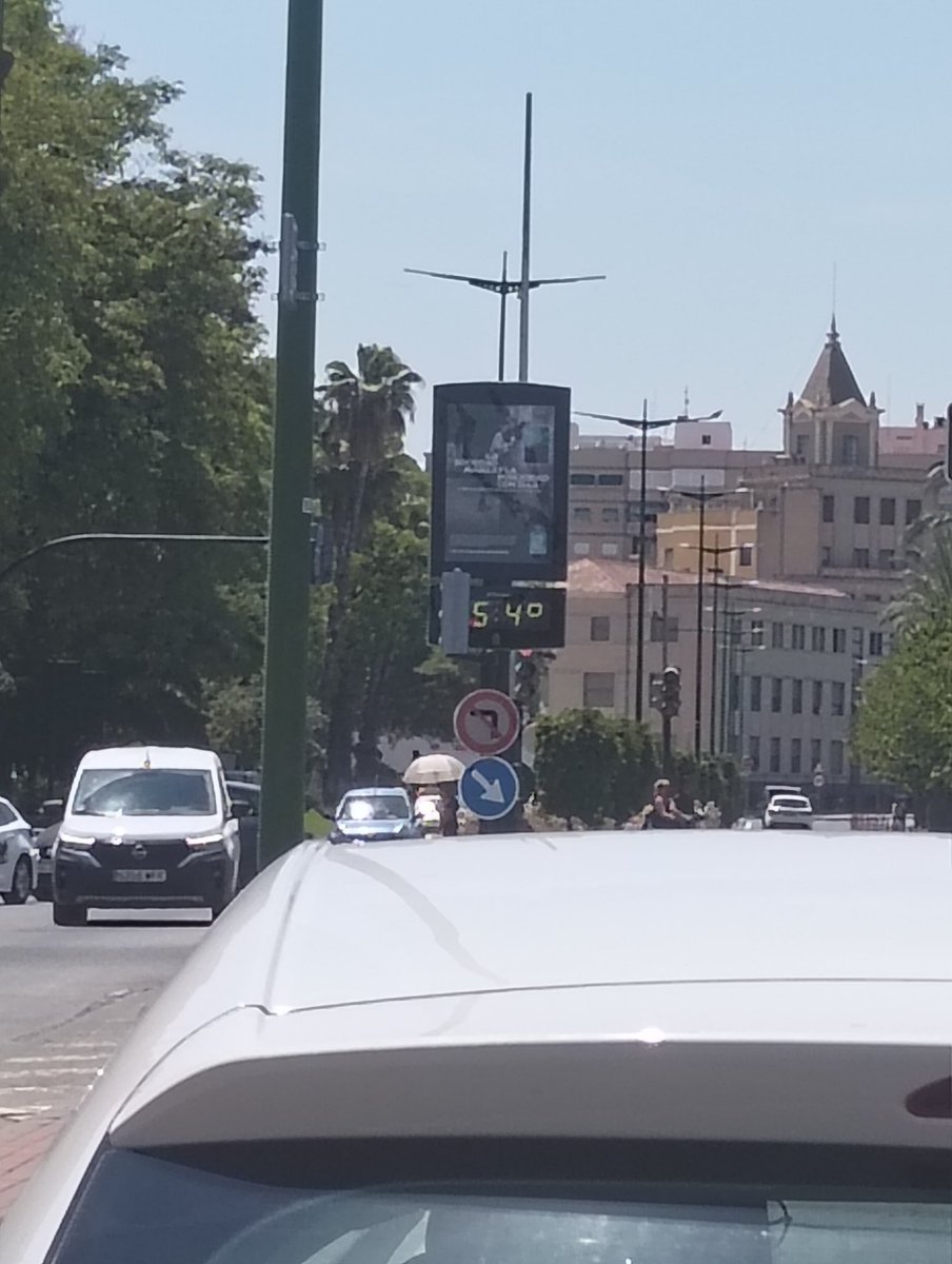 Citizen_Belch's tweet photo. Un saludo a los que vamos en moto o andando por Murcia en la canícula 🫠🙋 https://t.co/Nv8gRovB7F