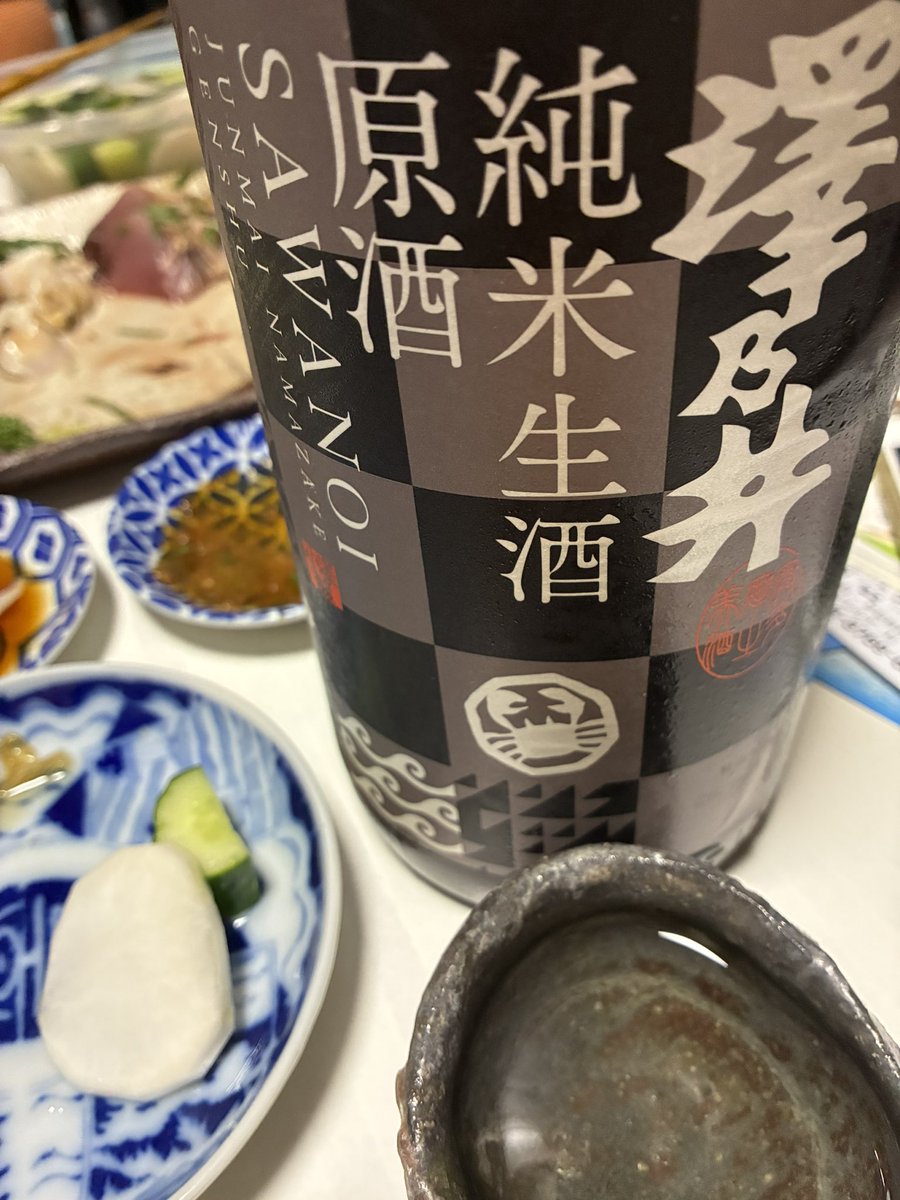 drunkenviolence's tweet photo. 東京都は青梅市の澤乃井純米生酒原酒
原酒なのでちょと高い酒精17度
しかし重くなく
リンゴの香り馥郁たりうまいすな
なんでじゃろ
肴は鰹とツブ貝刺身、ニシンなめろう、海老葱玉子炒め、水キムチ他
ぐい呑は伊賀 https://t.co/Gzr1htNtXI