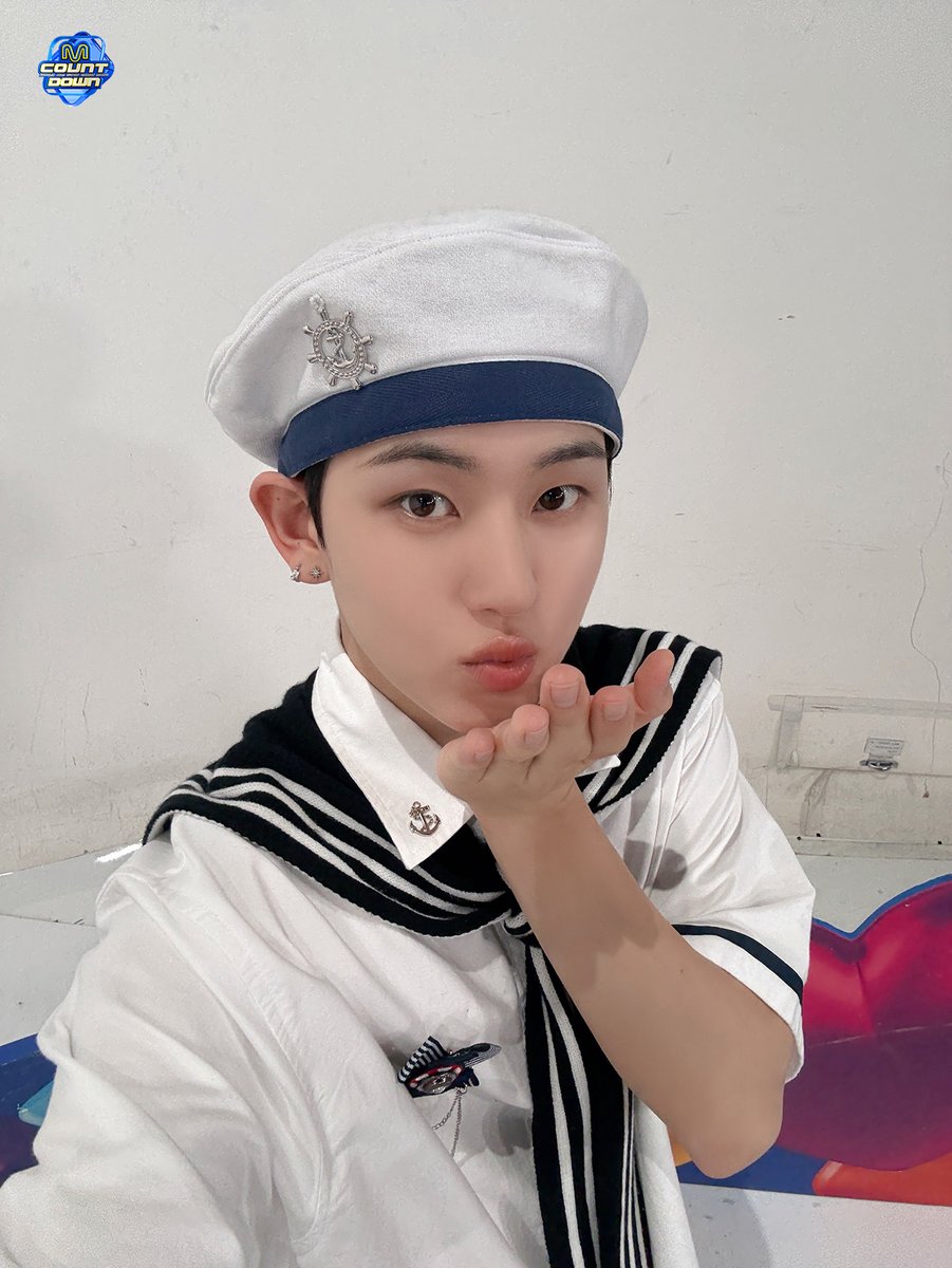 MnetMcountdown's tweet photo. 📢 이번 주 MC 의상 컨셉은! 👨‍🍳🎂🧁🍰✨

MC석에 방청 오시는 팬분들도! 안방 1열의 팬분들도!
👨‍🍳🎂🧁🍰✨로 드레스코드를 완성해 주세요!

⚠️ 드레스코드는 권장 사항으로 필수가 아닙니다 ⚠️

#엠카운트다운 #MCOUNTDOWN https://t.co/P1njtPgm74