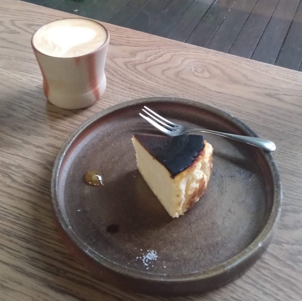 b_breath's tweet photo. バスクチーズケーキ美味しかった♡ https://t.co/v6Yq9Q8Mcm