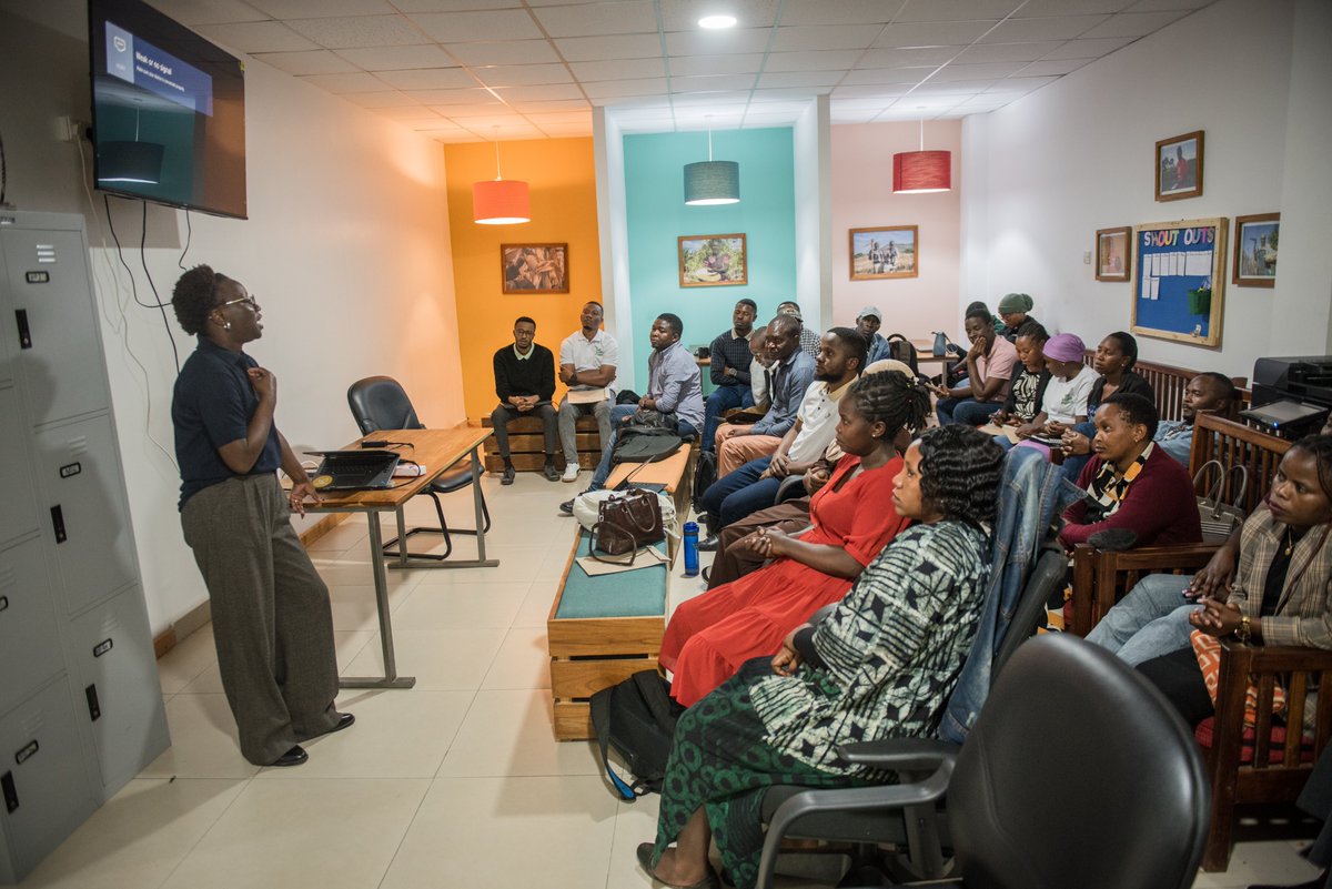 OneAcreFundJobs's tweet photo. Sharper skills mean greater impact.⚡

Last month, our Global Learning and Development team hosted management and customer service excellence training sessions for our Tanzania staff to ensure we keep delivering our best for the farmers we serve. 

#LifeAtOneAcreFund https://t.co/8tiu6zP4rZ