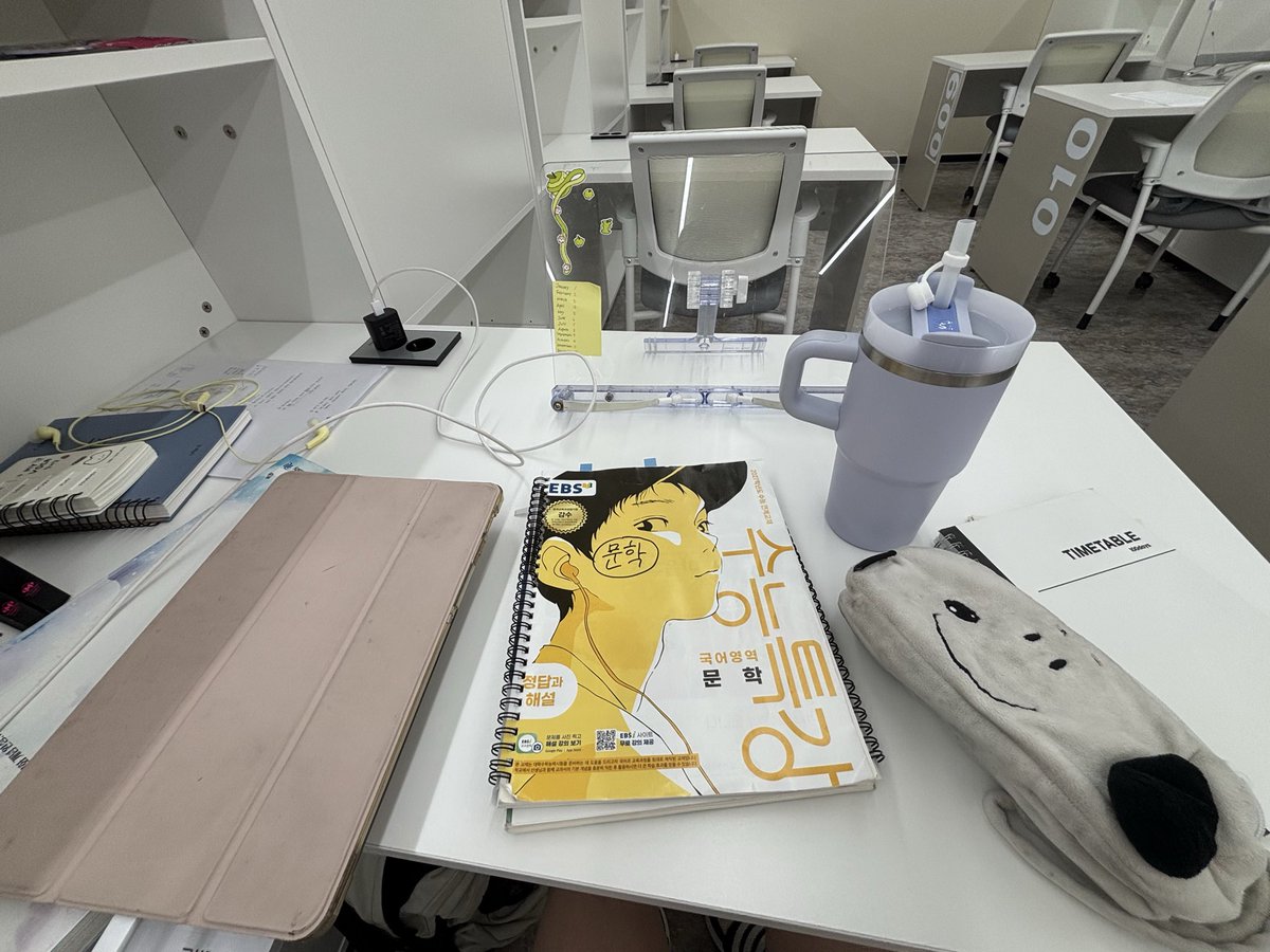 heidi06130331's tweet photo. 고3이란 …………..

#studytwt https://t.co/y06lEJYcYe