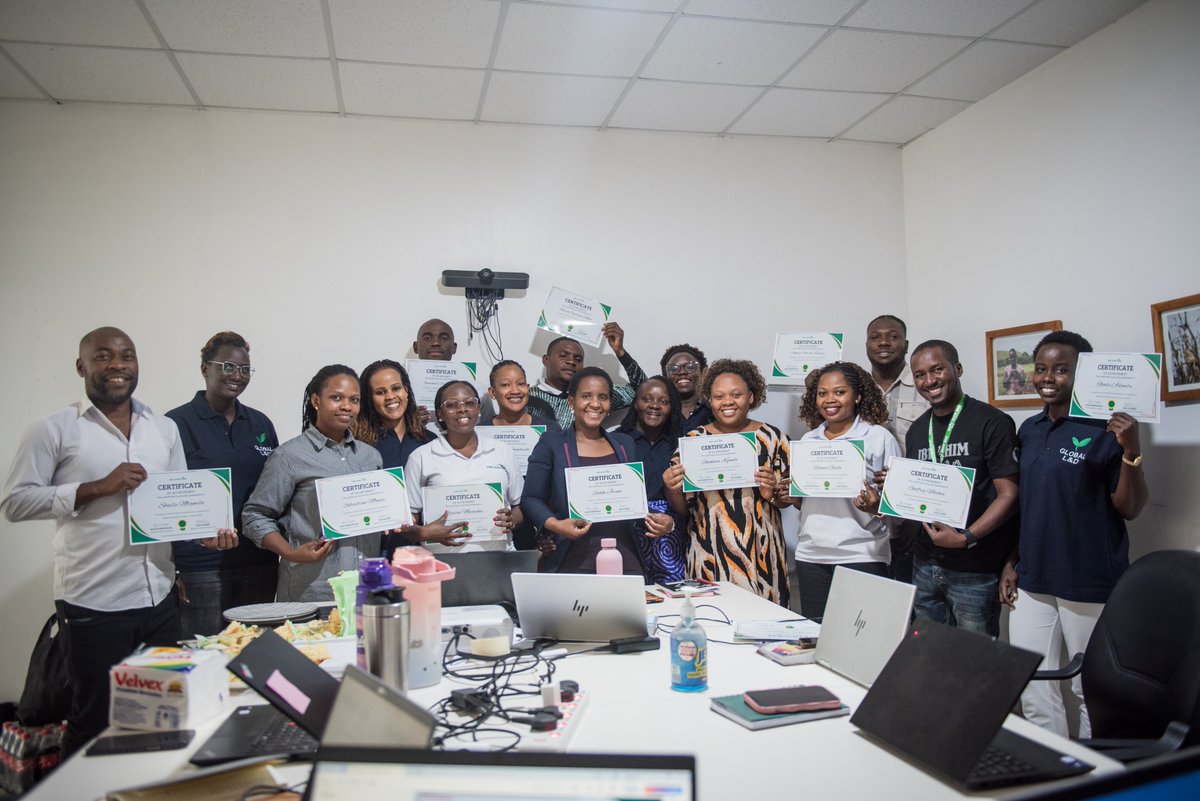 OneAcreFundJobs's tweet photo. Sharper skills mean greater impact.⚡

Last month, our Global Learning and Development team hosted management and customer service excellence training sessions for our Tanzania staff to ensure we keep delivering our best for the farmers we serve. 

#LifeAtOneAcreFund https://t.co/8tiu6zP4rZ