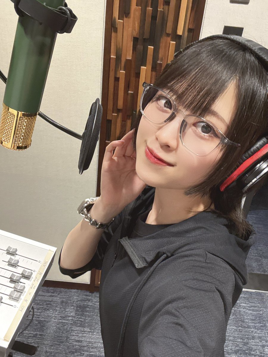 tsumugi_nanase's tweet photo. #もえむぎあーや 番組テーマソング＆自己紹介ソングの2曲を3人で収録してきました🎤❤️💛💙
私たち歌声のバランスもとってもいいかも✨️

次回配信の7月20日に初公開です！
ぜひお聞きください！
#音泉 https://t.co/qjEp9mXi17
