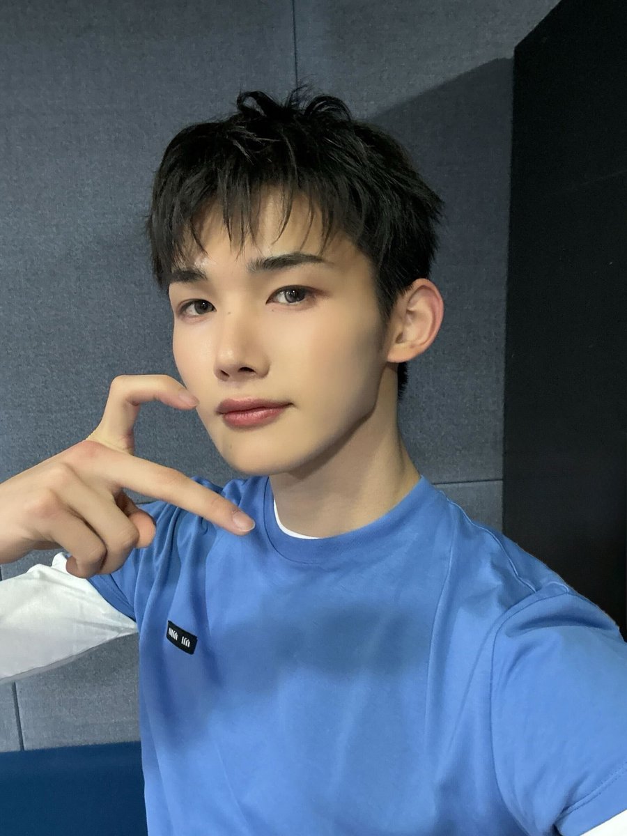 CutieKBTS1's tweet photo. Happy birthday Jo!! 🎂🎉 Hope you had a lovely time &amp; have a great year full of happiness &amp; blessings. Thank you for giving us LUNÉs much joy &amp; always doing the best. Our handsome Jo, hope you enjoyed your special day!! Love you!! 🫶🥰
#andTEAM #JO
#HAPPY_JO_DAY
@andTEAM_members https://t.co/bAFmAC22nj