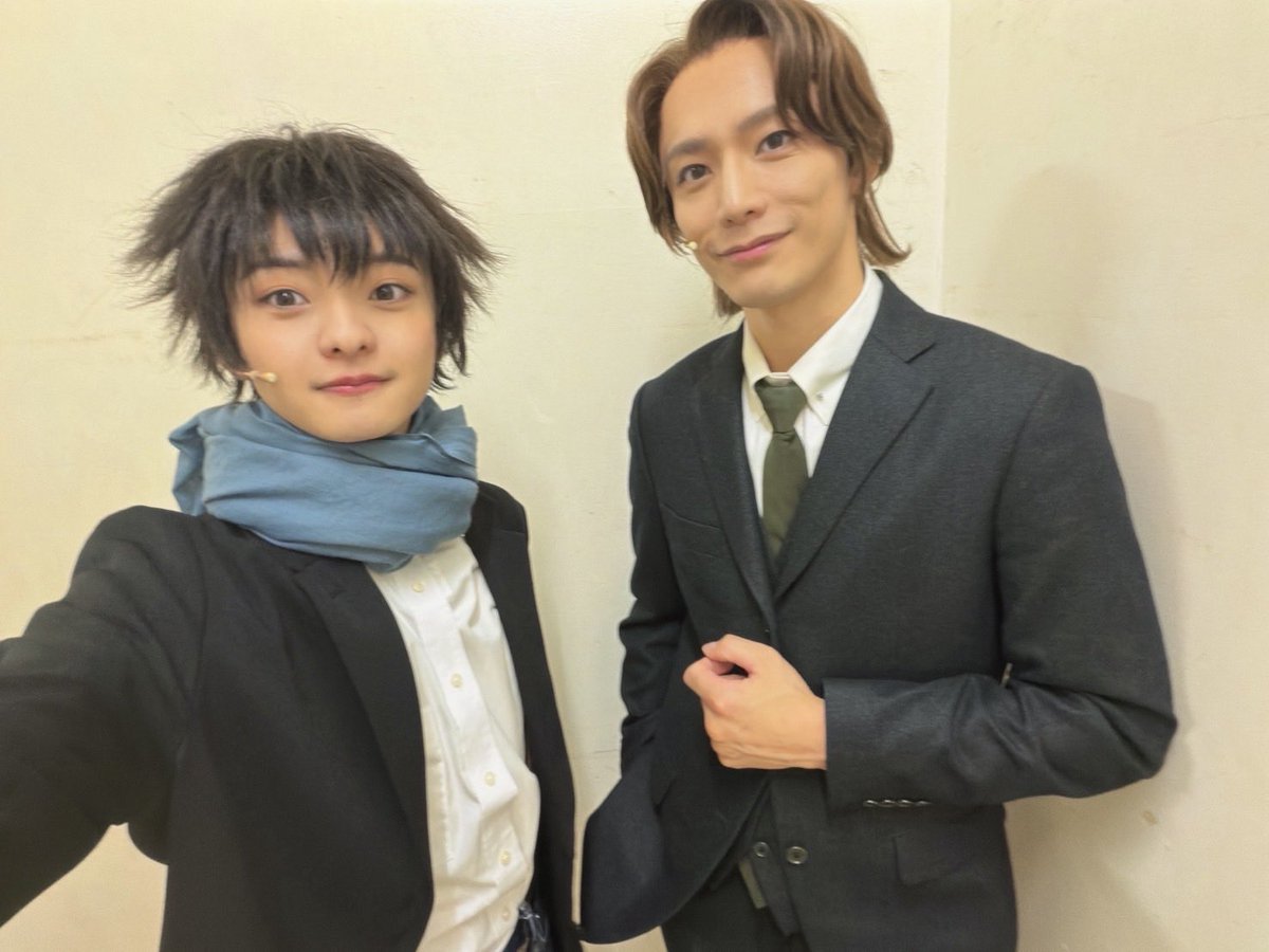 YUGO_001213's tweet photo. #モリミュ 
本日僕はマチネ公演でした！
ご観劇ありがとうございました！

そして、ただすけさんの演奏公演でした！

いつもと雰囲気が少し違った公演をお届け出来てたら嬉しいです🙂

ひでさんとお写真📷
ひでさんのアルバート本当に大好きなんだよなぁ🥹

明日は18時公演！
よろしくお願いします😊

#久保田秀敏 さん