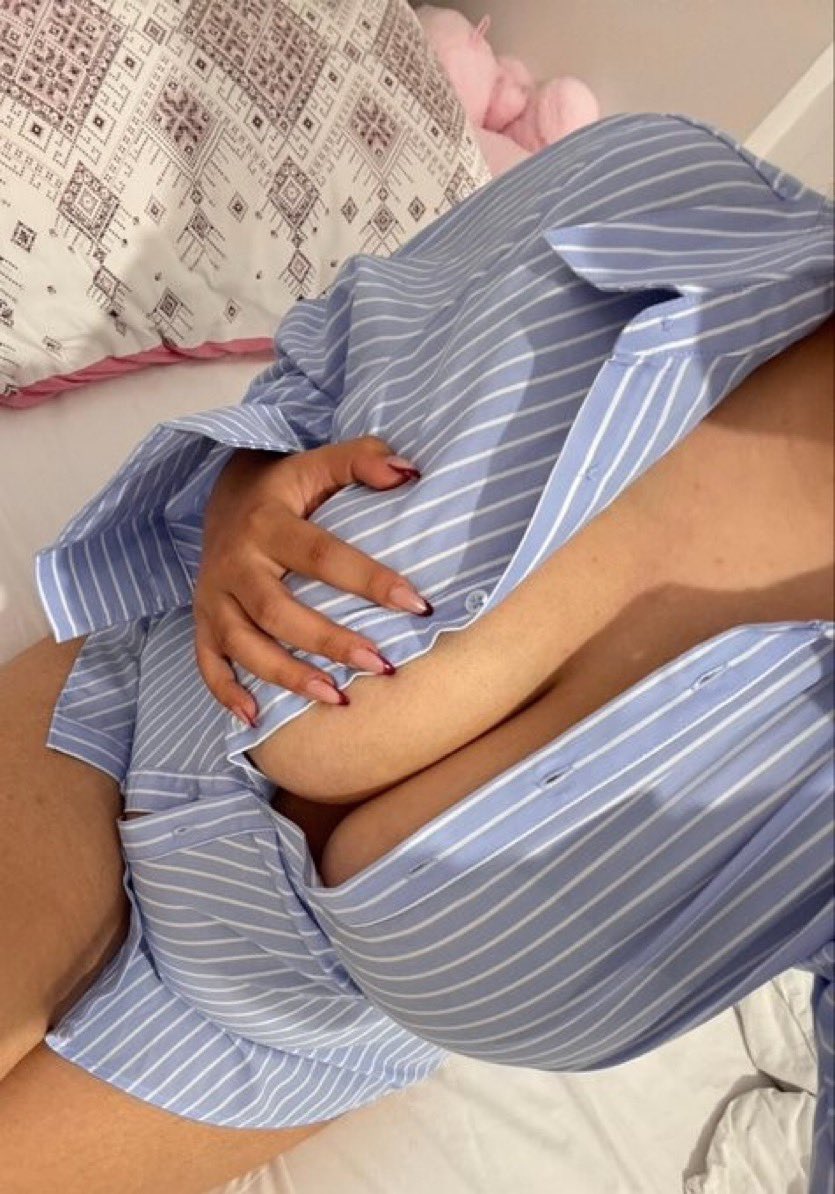 Alba_loolla's tweet photo. moi + mes seins -> tes Dm                      
tu veux ? 🤭                 
t’inquiète c’est gratuit https://t.co/dzAEdXkQsX