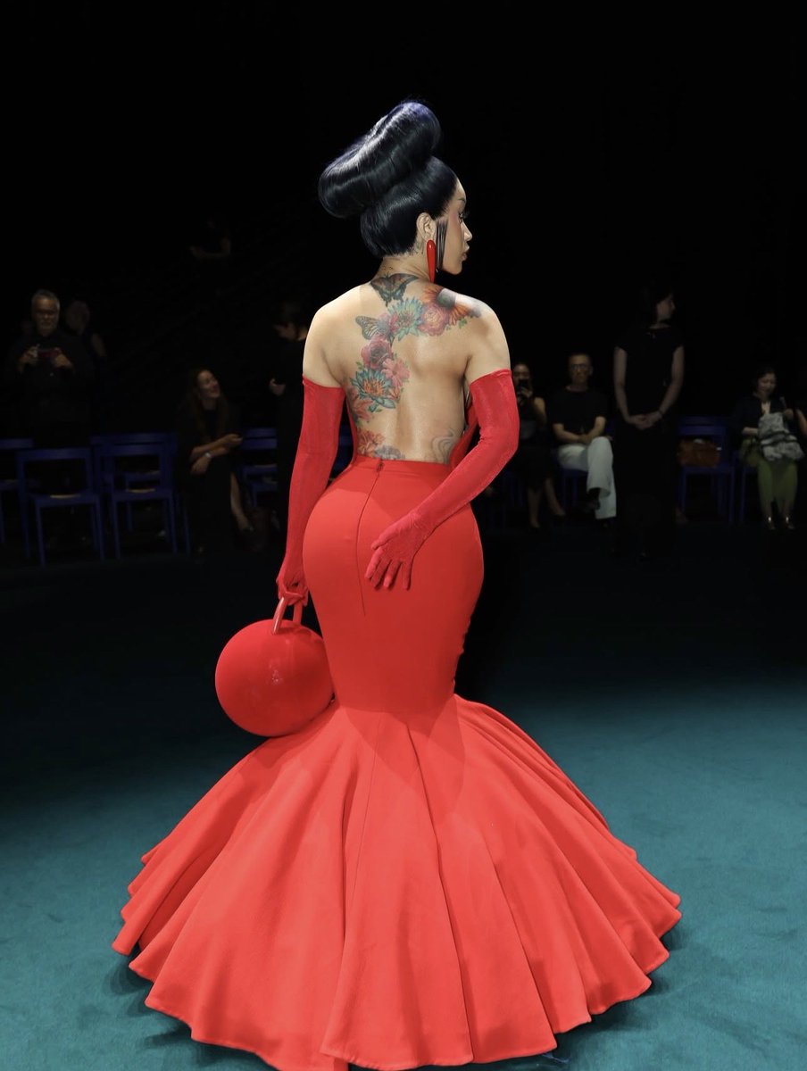 karmenEl0807's tweet photo. Yessss I am loving everything about this pose 🥰 👠 https://t.co/SPIFumnUBL