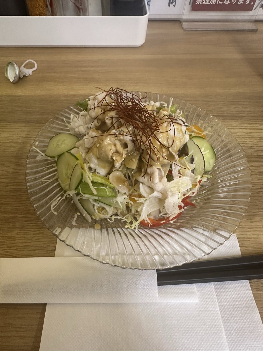 OXYMORON1992's tweet photo. 月一恒例のみーちゃんさんの熱波を受けてきました🌈

15時回は間に合わず18時と21時の回を受けました！

21時回は130℃の灼熱回でロウリュする度に背中ヒリヒリでした🥵🔥

おすすめの冷豚しゃぶサラダ美味しかったです😋

ありがとうございました🙇

#レインボー本八幡 https://t.co/YDpHXEzlKA