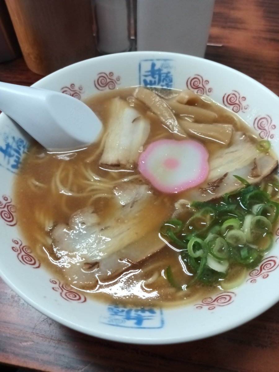 memerinya's tweet photo. 高野山からまたケーブルカーと南海で天下茶屋→南海の特急サザン(自由席)で和歌山市駅→徒歩で和歌山の井出商店。和歌山ラーメンと早すし(鯖寿司)。帰りは和歌山→JRで和歌山市駅→また南海の特急サザン(指定席)で新今宮。 https://t.co/ltB6rS5b6c