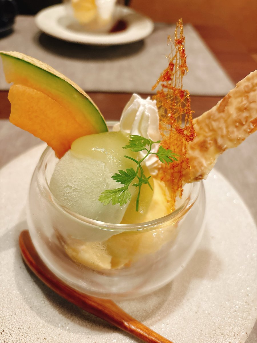 arisa_kinami's tweet photo. みさきちゃん(@ikedamisaki2525 )と定期ご飯会に行って来ました〜🫶✨
メロン大好き過ぎてメニュー見た瞬間
デザート絶対食べるって決めた2人😂
いつもありがとう💓 https://t.co/wBVC4txULc