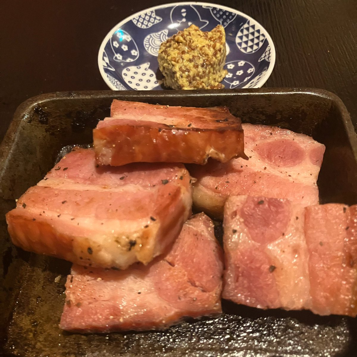 cotora2003's tweet photo. ベーコンは薄切り派の方も
ビールやハイボールを覚えると
厚切り派に転向する方も多いとか…？
厚切りベーコンヽ(^o^) https://t.co/bLYvM2JfQE
