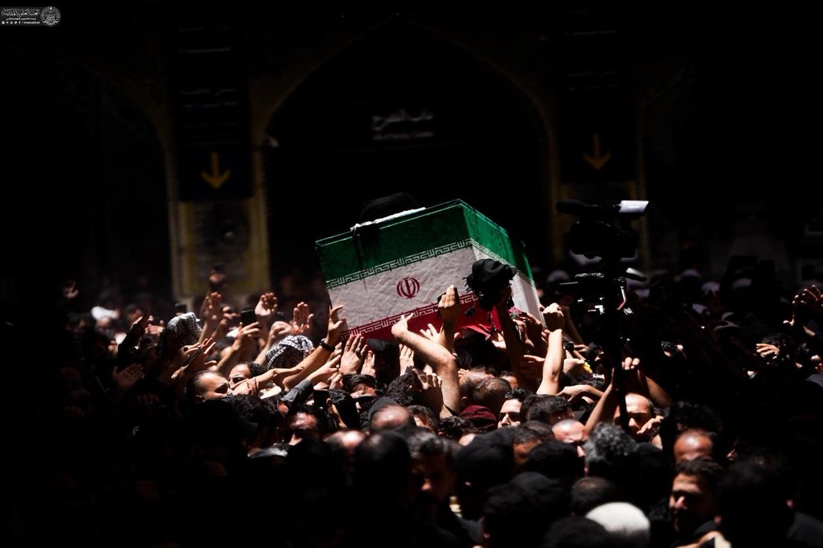 imamalinet_fa's tweet photo. آخرین زیارت رهبر شهید ایران در حرم مطهر علوی

پیکر رهبر شهید جمهوری اسلامی ایران پس از ورود به حرم مطهر امیرالمؤمنین علی (علیه‌السلام)، در میان خیل عظیم عزاداران عراقی، در صحن حرم مطهر علوی طواف داده شد. https://t.co/klgeWEKp3a