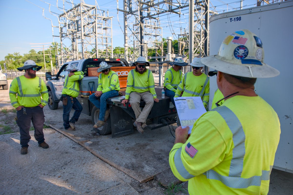 ServiceElecCo's tweet photo. Good work starts with good communication.⚡ https://t.co/gtekTLetjT