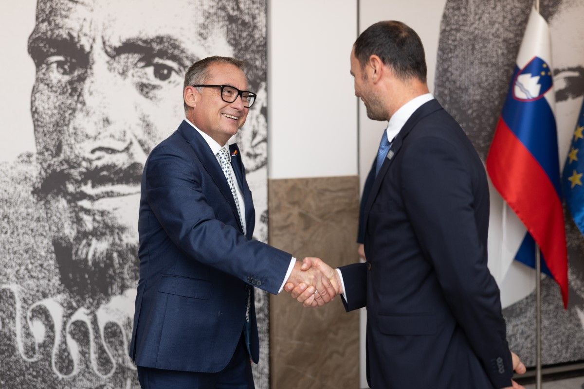 BankaSlovenije's tweet photo. Banko Slovenije je obiskal Joachim Nagel, guverner nemške centralne banke (Deutsche Bundesbank).  Z vodstvom Banke Slovenije je razpravljal o gospodarskih razmerah in denarni politiki, sodeloval pa je tudi na okrogli mizi o konkurenčnosti Evrope

🔗  https://t.co/hs1xXRDzFw https://t.co/N3xefTM903