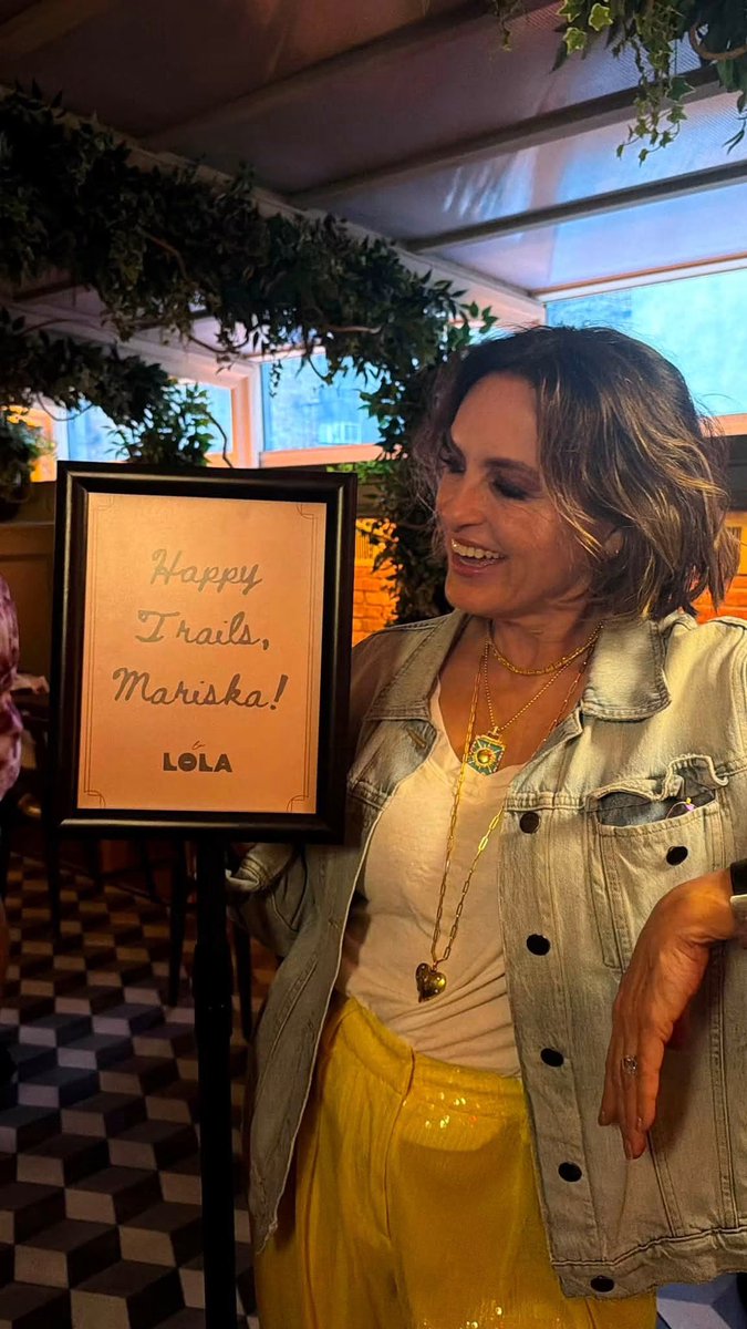 grazia_jovi's tweet photo. Every Brillant Thing - Mariska Hargitay 
After last show party https://t.co/JZITIz14yO