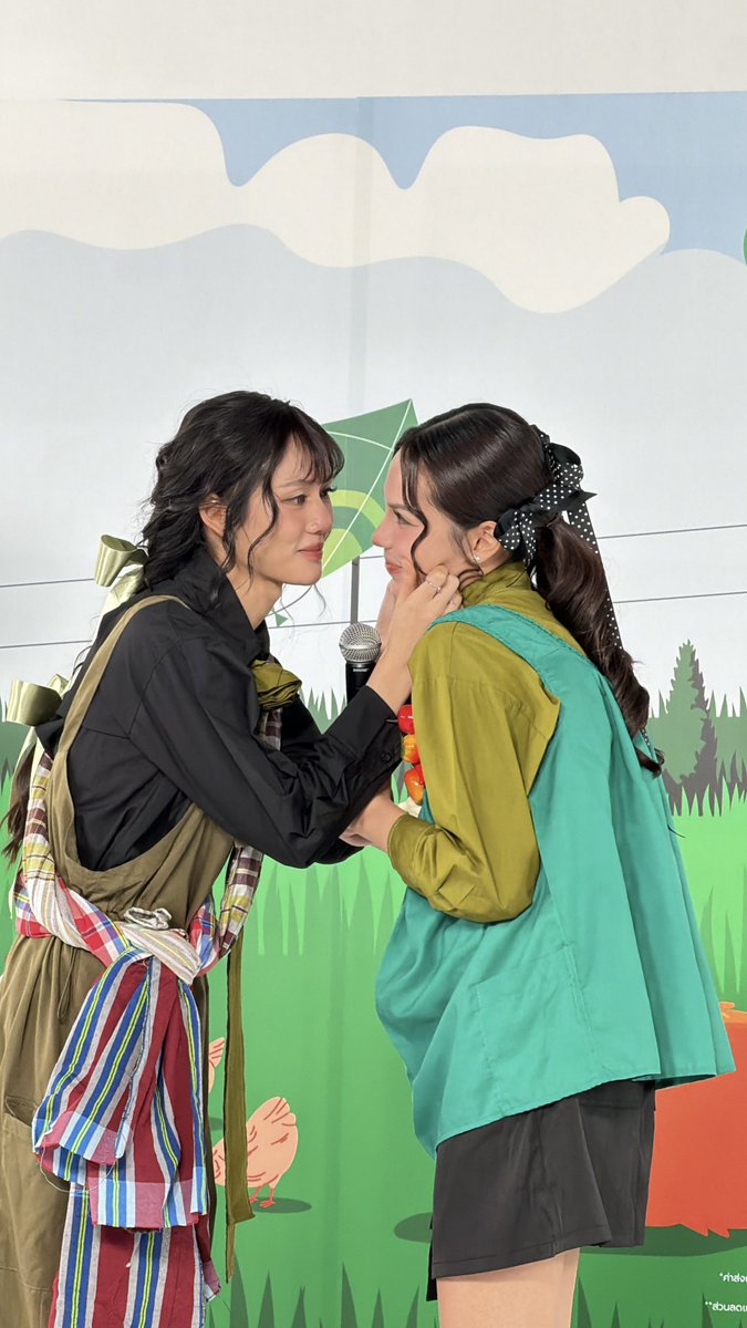 GrabTH's tweet photo. คู่นี้มากับฝนนะเนี้ย ชุ่มฉ่ำใจมาก 💚

GRABFOOD X LOOKMHEESONYA
#GrabFoodถูกกว่าชัวร์xลูกหมีซอนญ่า
#ไทยช่วยไทยพลัสเลือกGrab https://t.co/WCpZu37T8F