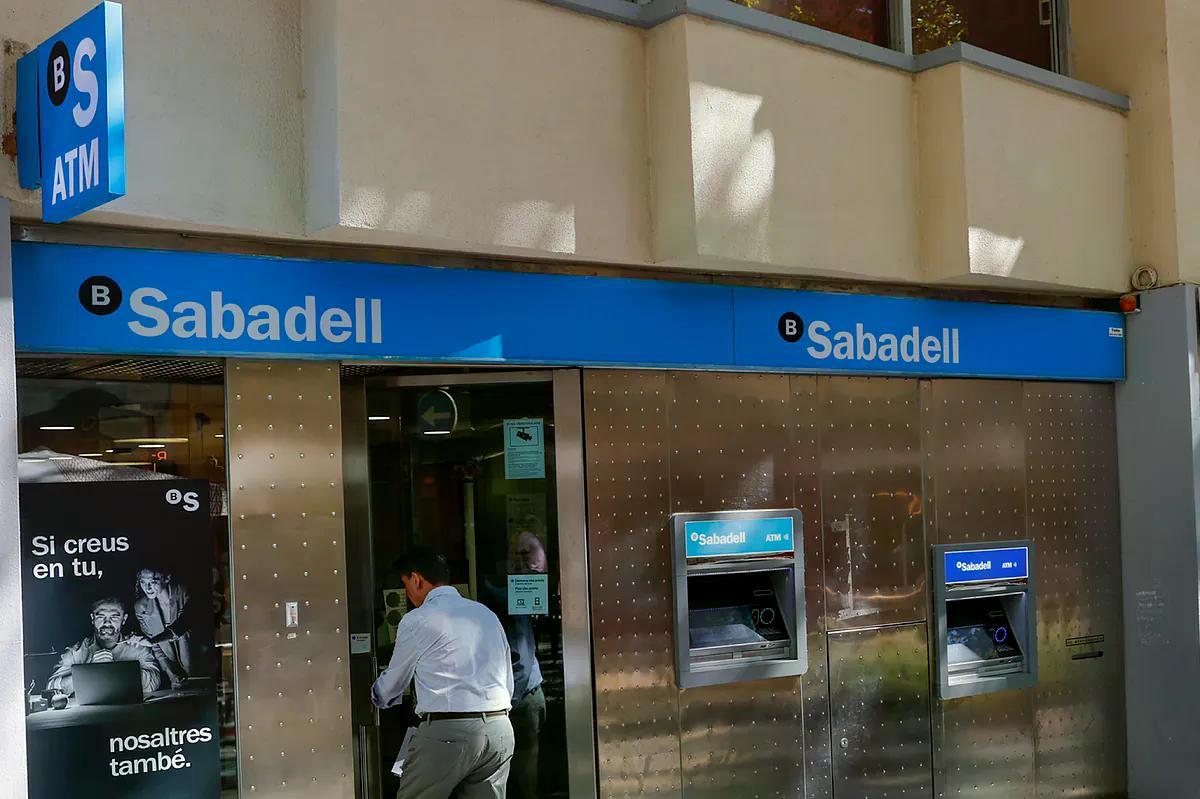 ExpansionBolsa's tweet photo. Goldman ve agotado el potencial de Banco Sabadell https://t.co/oYONkhl3mH https://t.co/cMtStlTLFm