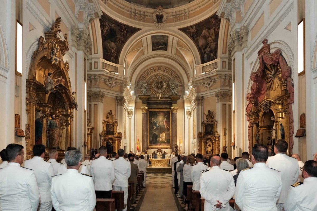 Armada_esp's tweet photo. 🇪🇸⚓️El AJEMA participa en los actos conmemorativos del 125.º aniversario del nombramiento de la Virgen del #Carmen como Patrona de la Armada.

🌊La Armada comprometida con las tradiciones y los #valores que han acompañado a los marinos a lo largo de su historia.

#SomosLaArmada https://t.co/DjP0IRcQRz
