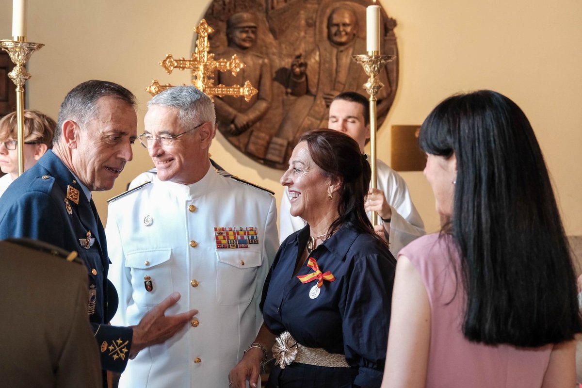 Armada_esp's tweet photo. 🇪🇸⚓️El AJEMA participa en los actos conmemorativos del 125.º aniversario del nombramiento de la Virgen del #Carmen como Patrona de la Armada.

🌊La Armada comprometida con las tradiciones y los #valores que han acompañado a los marinos a lo largo de su historia.

#SomosLaArmada https://t.co/DjP0IRcQRz
