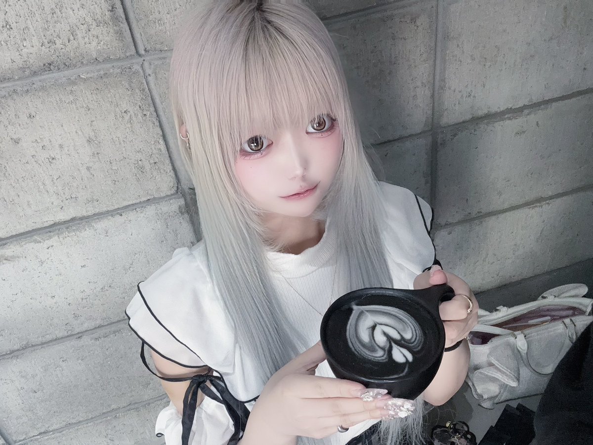 rasukusuki_'s tweet photo. 🤍🖤

#いいねで気になった人お迎え #いいねした人全員フォローする  #自撮り界隈と繋がりたい #雰囲気界隈 #自撮り界隈 #いいね返し #美男美女さんと繋がりたい #雰囲気嫌いじゃないよって人いいね #病み垢さんと繋がりたい #サブカル地雷  #メンヘラ女子 https://t.co/sTAnPAfwDr