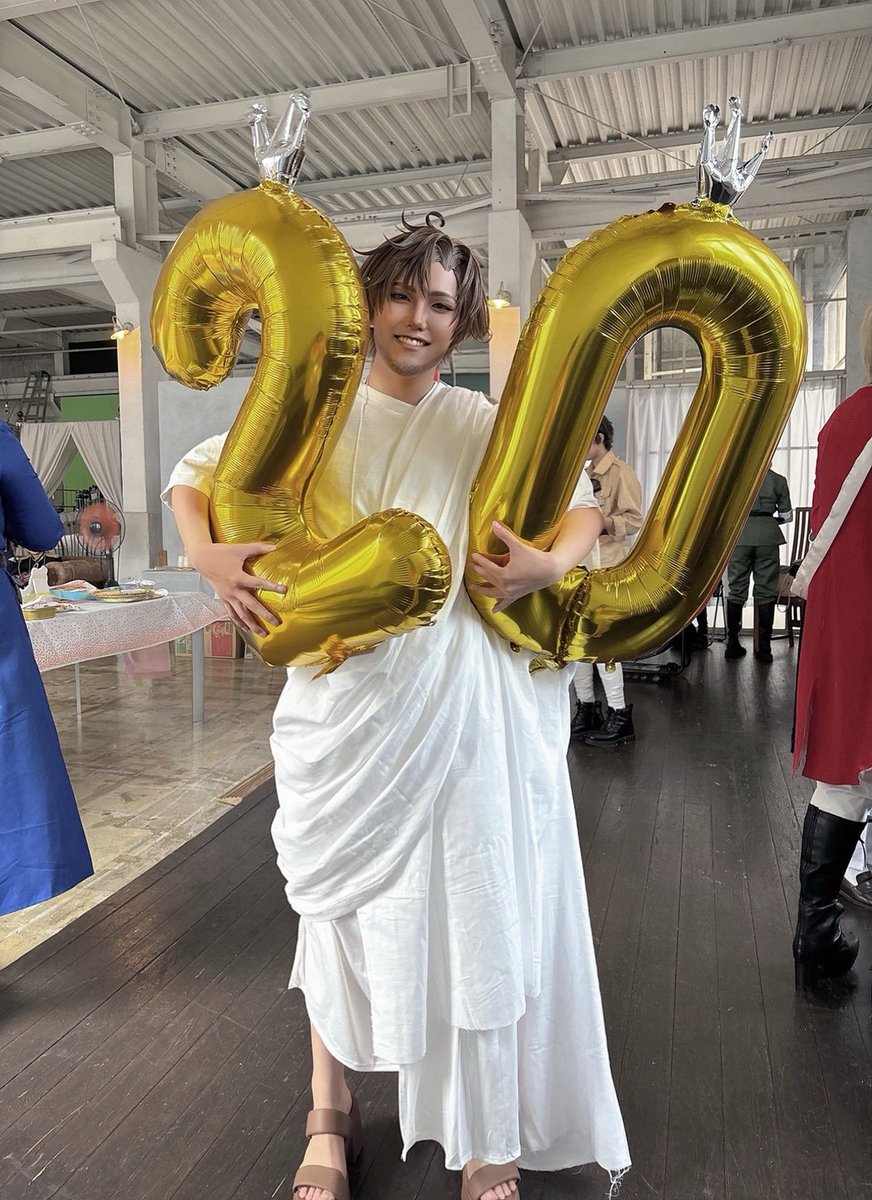kija02_cos's tweet photo. aph cos
まだまだ新参者でaphコスも今年からだけど今までもこれからもたくさん知っていきたい！！
とても素敵な作品に出会えてよかった🥹💖
写真は🇮🇳が撮ってくれた20バルーンと口-マ爺ちゃん🎈✨️
#ヘタリア20周年
#長靴で乾杯しようぜヘタリア20周年
#祝20周年APHコスで乾杯だ https://t.co/3if0CloGDX