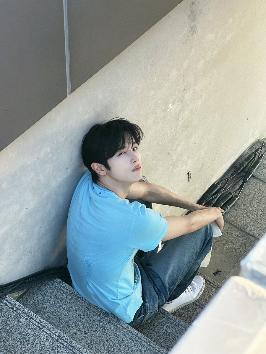 riizetalk's tweet photo. 🦌💭 • 260708 
[10:37 PM KST]

it was really hot on that day.. https://t.co/jooL5z51qQ