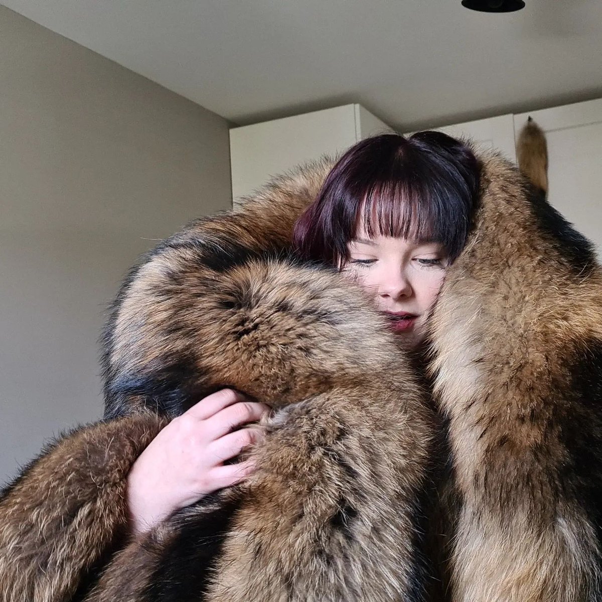 ThickFurLover2's tweet photo. Ruby Raccoon is always on point ๐
#RubyRaccoon #fur #furcoat #furfetish https://t.co/tFafudPaYB