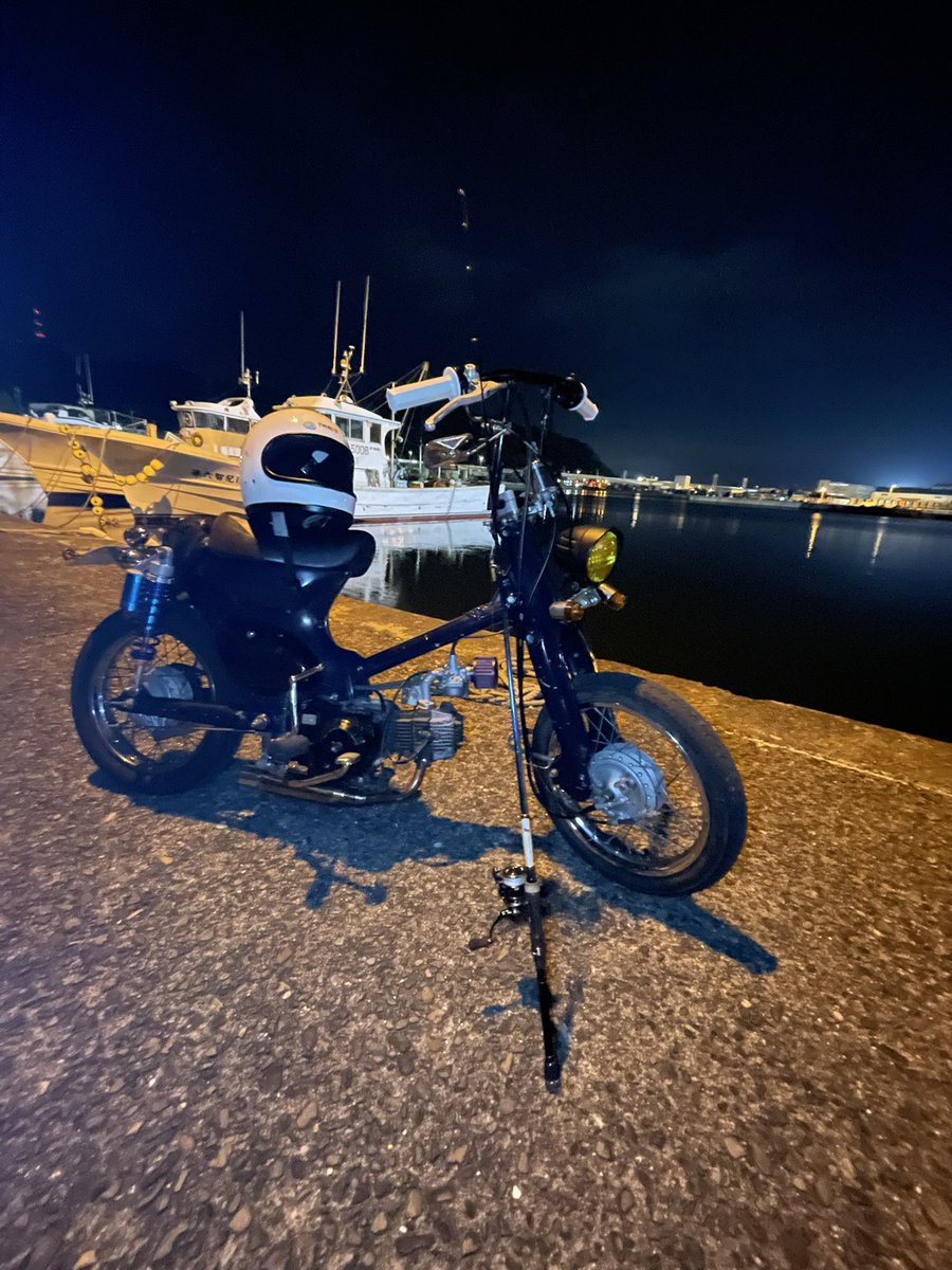 charira_0207's tweet photo. カブで釣り🎣
バック一つで釣りに行ける手軽さ！
ツーリングついでに釣りもできちゃうそんなロッドが@tailwalk_japan さんのアウトバックパピーとってもお気に入りです！

さあ、明日はどこへ釣りに行こうか！

#釣り
#テイルウォーク
#アウトバックパピー
#清水港 https://t.co/eiKvzGRSva