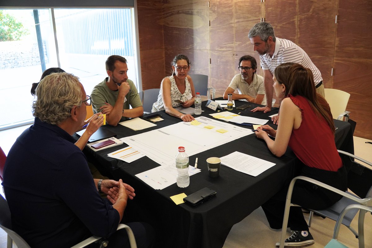 ICIQchem's tweet photo. #ICIQNews 

🚀 Èxit del 2n Camp d'Innovació 'Indústria Net-Zero' al Camp de Tarragona

+40 representants d'empreses, administració, recerca i societat civil s'uneixen per dissenyar la indústria del futur i liderar la neutralitat climàtica 🌍 #FEDERCat

👉🏼 https://t.co/3zQP9lydMS https://t.co/VUiSSGmflj