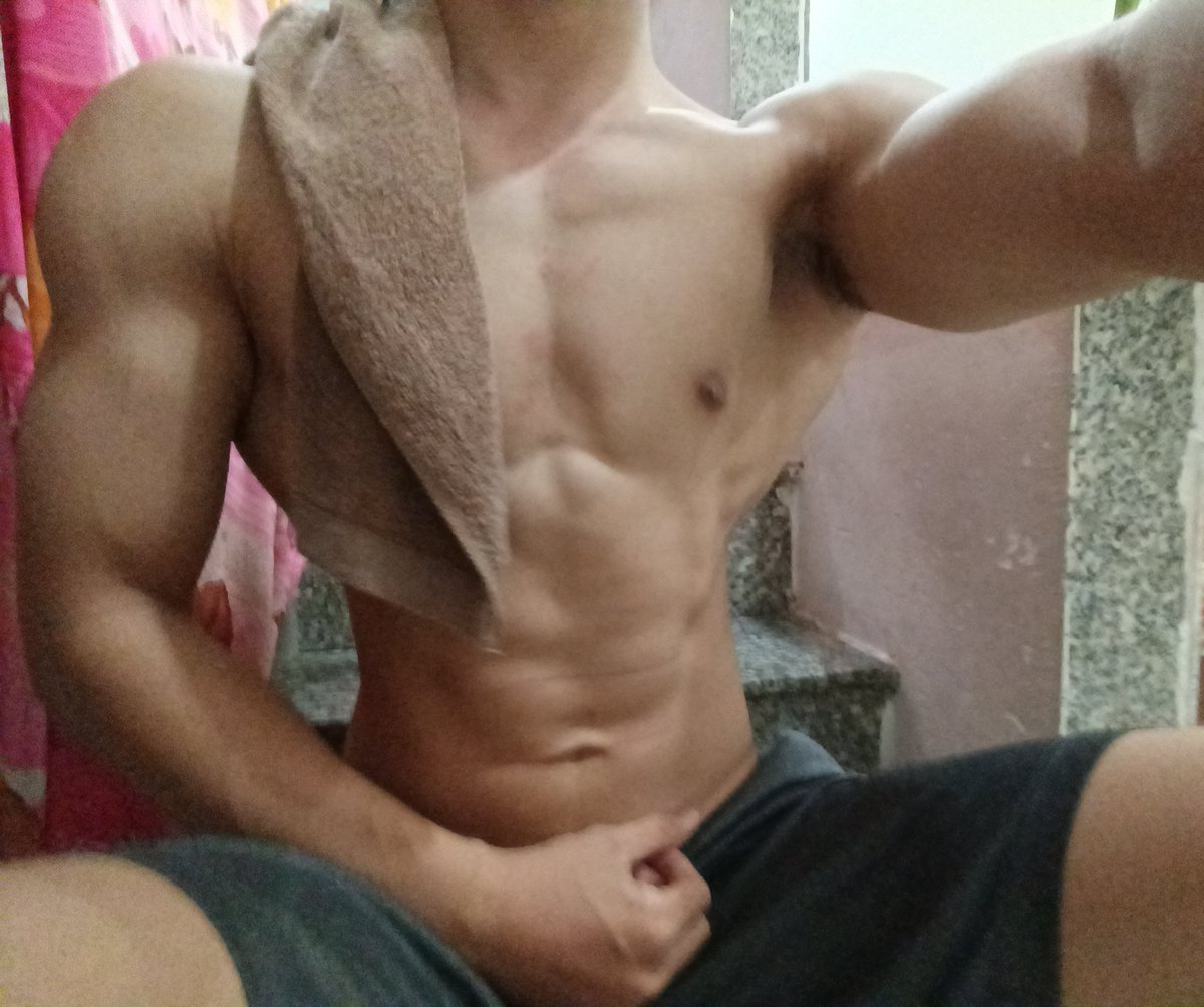 thitnuonq_'s tweet photo. Tắm nè🧼🧼 https://t.co/Io5Se1L3YS