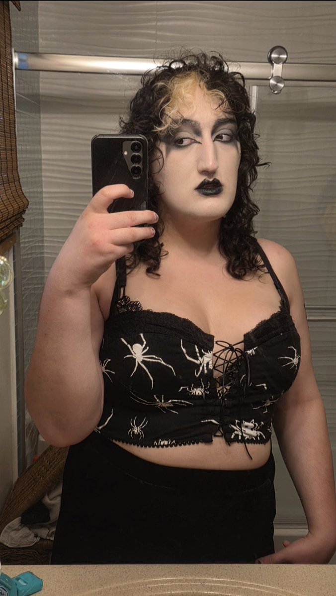 squipulus's tweet photo. simple fix to this: upturn your chin, relax your eyes, and purse your lips for a cunty mug https://t.co/CSu7s0N5tu