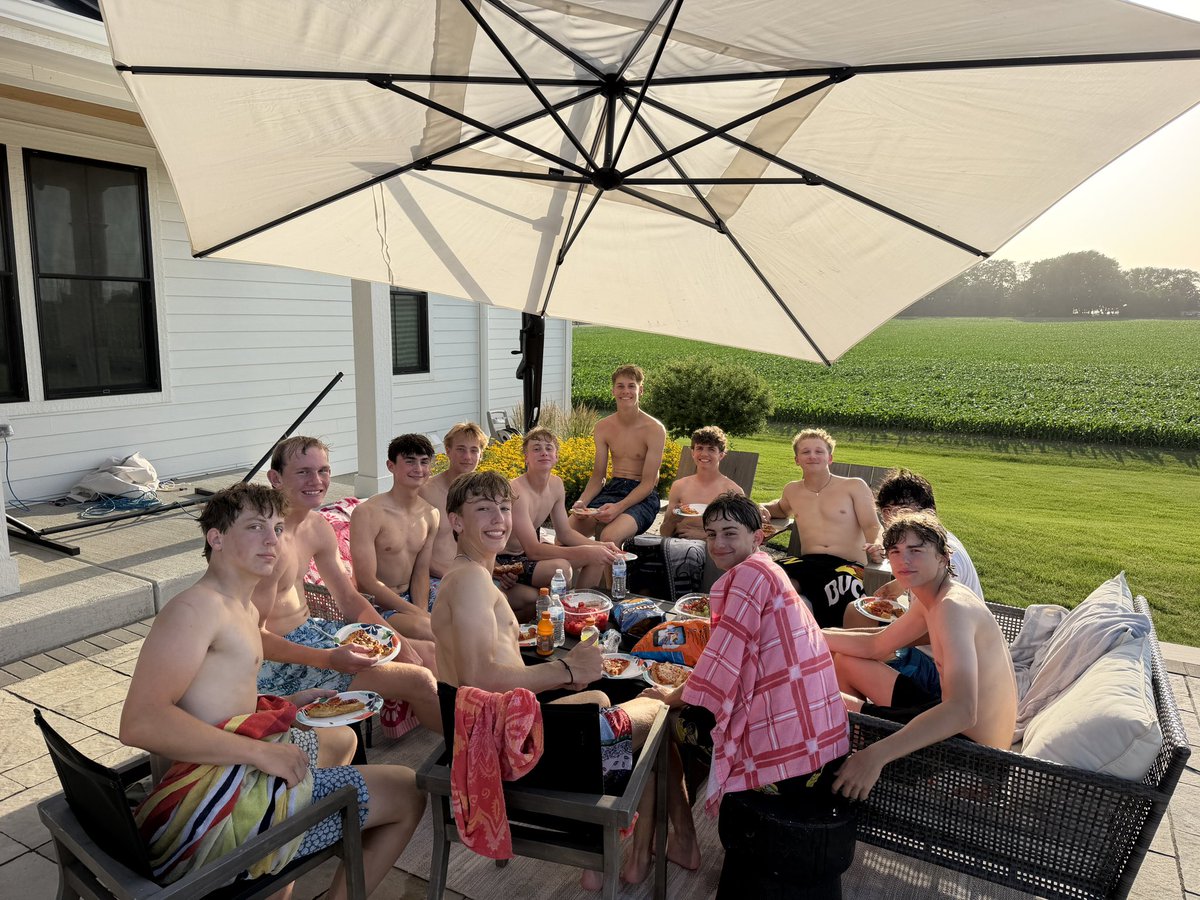 ESPNational2028's tweet photo. Great to get the guys together for some fun in the sun during an off week! Awesome group of young men on and off the baseball field! #ESPFamily #ESPTrained #BaseballisLife #FinishStrong https://t.co/txRLZR4LFE
