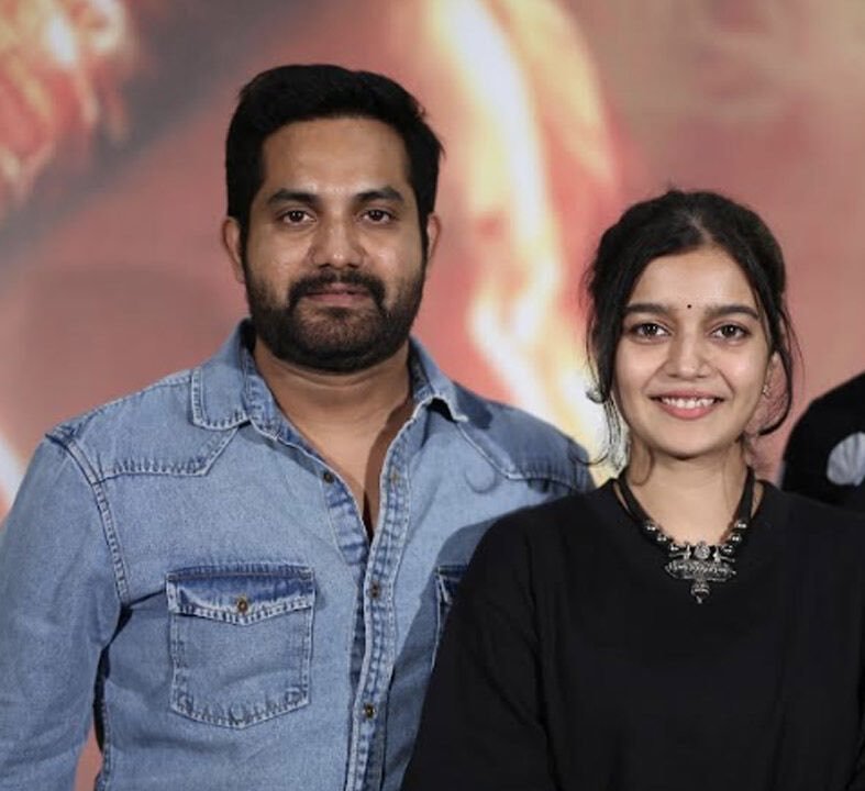 AnantapurCinema's tweet photo. Congratulations ❤️❤️
Actress #Swati married her film #MonthOfMadhu director #SrikanthNagothi ❤️ https://t.co/YJTlvhW3wF
