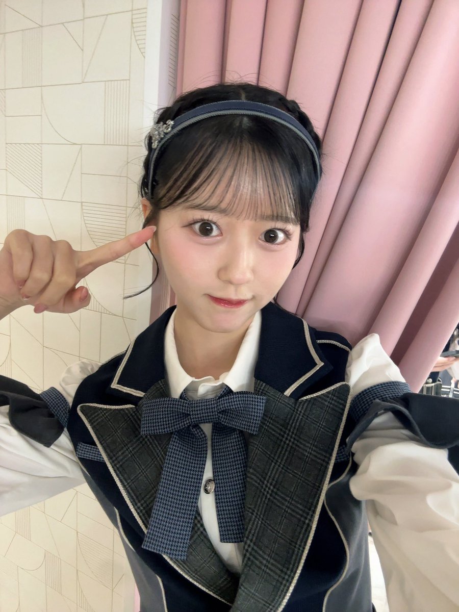 azuki_yagi0322's tweet photo. そこに未来はある公演
ありがとうございました❕

初めてのまとめ髪どうでしたか〜？！

今日も最高公演でした( > ·̫ <)👍🏻 https://t.co/h09RbL56Nm
