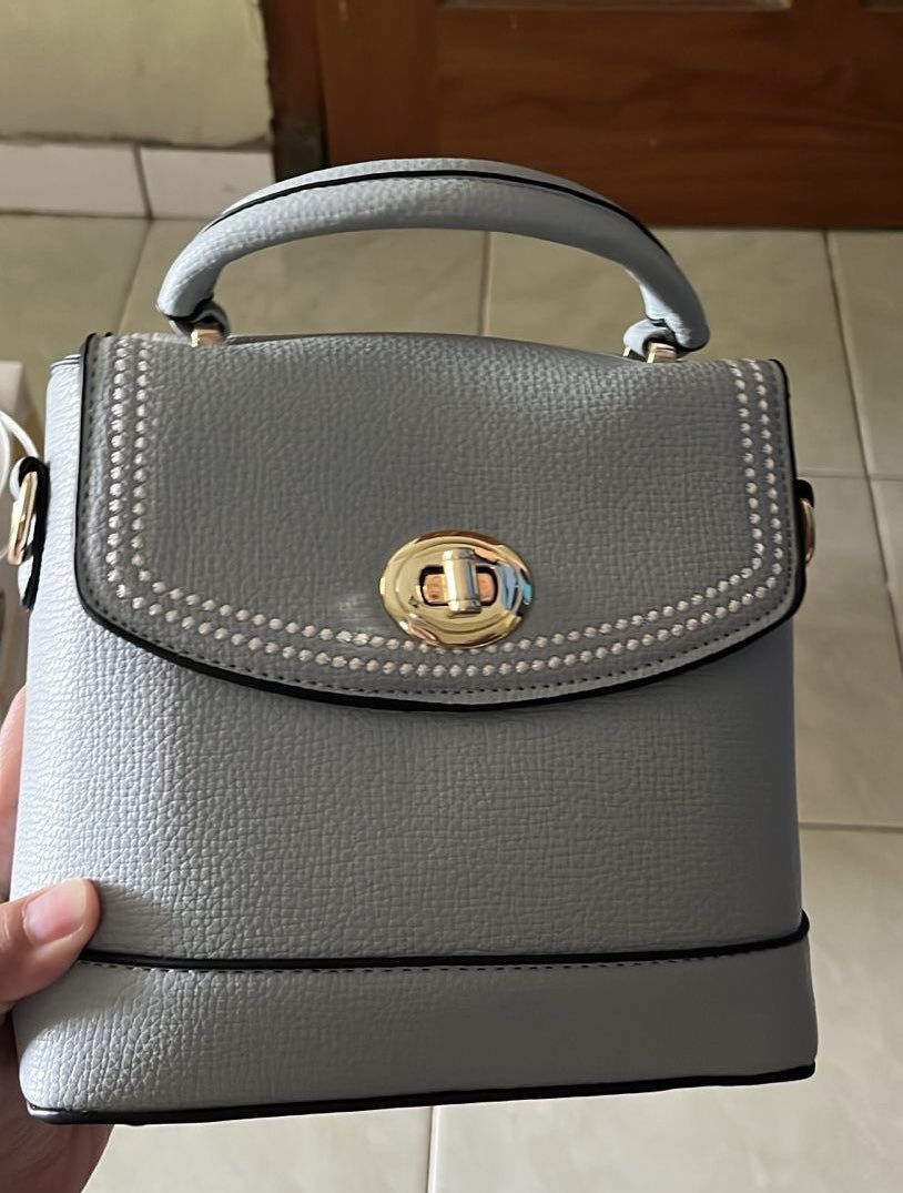 ddsaaaaaaaaa's tweet photo. guyss aku ada slingbag neww yaa
all itemm 200k ajaa nihh☺️🫶🏻 https://t.co/0h9rLMLOPH
