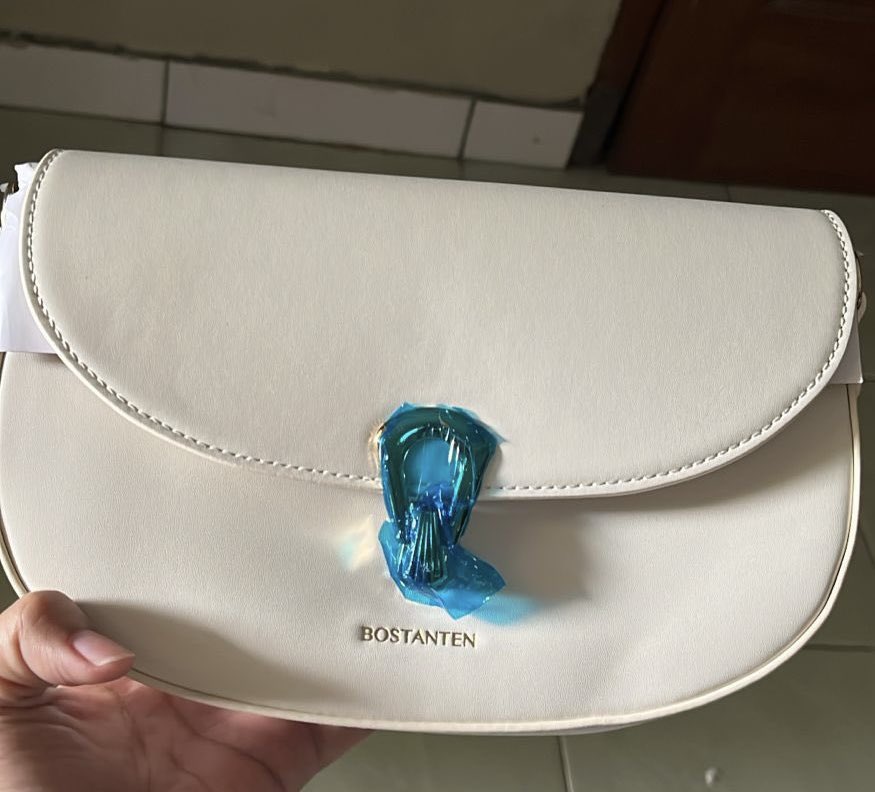 ddsaaaaaaaaa's tweet photo. guyss aku ada slingbag neww yaa
all itemm 200k ajaa nihh☺️🫶🏻 https://t.co/0h9rLMLOPH