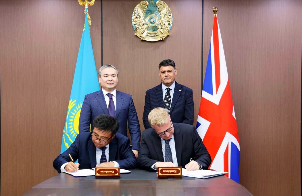 SeanMelbourne2's tweet photo. A delight to witness the contract signing between #MaritimeHouse, a UK-based metals trading and processing company, and ZhezkazganRedMet (ZHRM) this afternoon, symbolising the strong partnership between #Kazakhstan and the UK in #criticalminerals and advanced materials 🇬🇧 🤝 🇰🇿 https://t.co/xgLySFEz7O