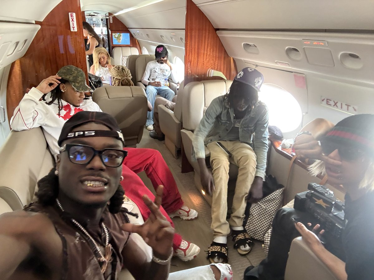 PhonkTezzus's tweet photo. @ShawtyRokkk First Flight Was Private #ØWAYSL https://t.co/gv1ALWvkng