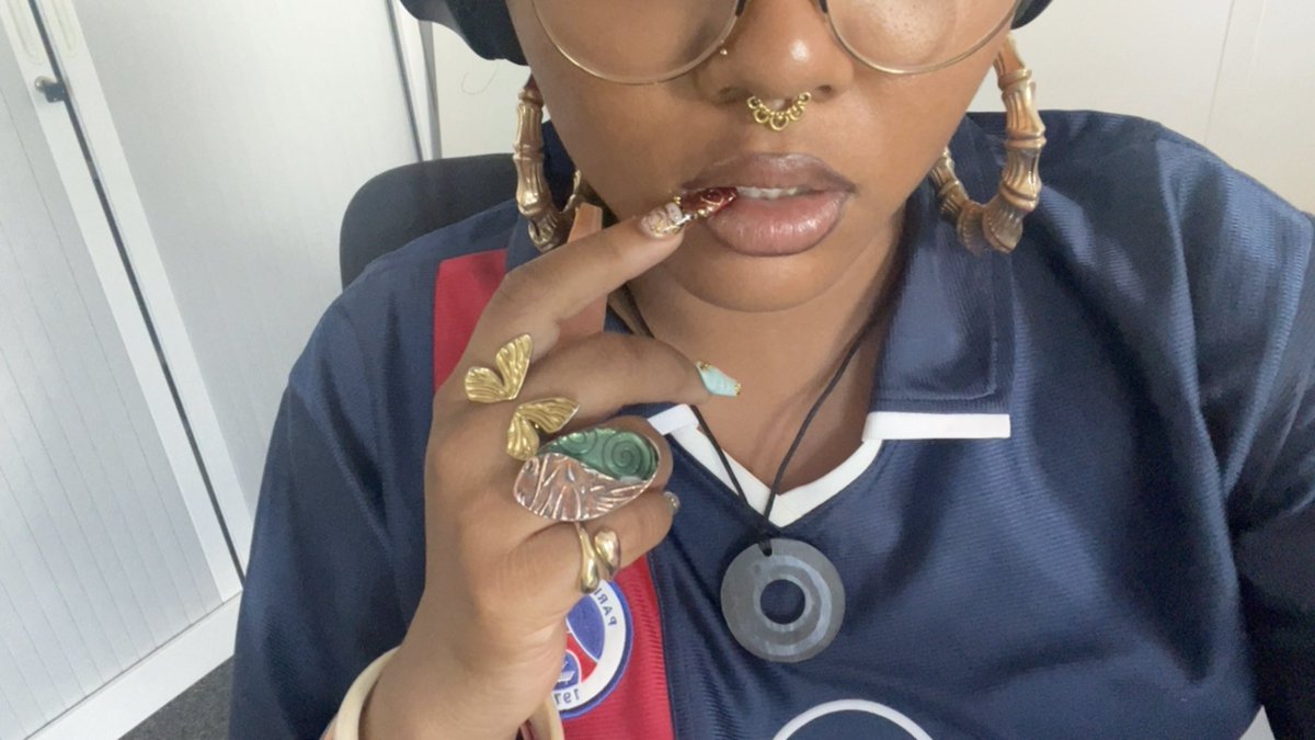 Flicy635699's tweet photo. viens raquer petite chienne 
dispo cam, dm et vocal 

#footfetısh #paypig #soumis #ATM #domina #moneyslave #moneymiss https://t.co/6auPKnbgnY