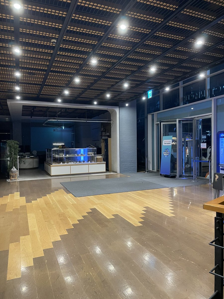 RESCENEofficial's tweet photo. [📢]

260709 (목) Mnet <엠카운트다운> 사전 녹화 인원 체크 장소 안내

인원 체크를 위해 아래 장소로 모여주세요!
각자 시간에 맞춰서 도착 부탁드립니다!

장소: CJ ENM 센터 안 브레드 캐스트 카페 앞
인원 체크 시간: 2AM (KST) ~

#RESCENE #리센느 #リセンヌ
#REMINE #리마인 https://t.co/6ZL8y1Nh0y